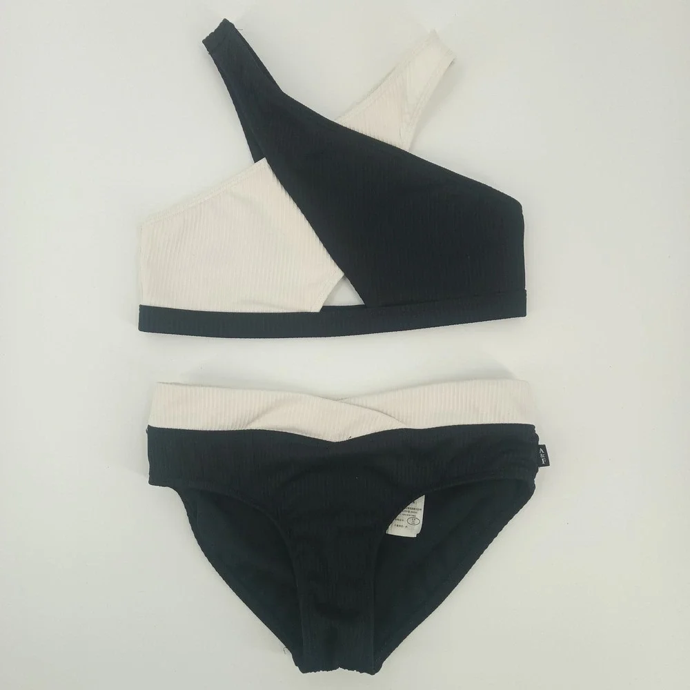 Abercrombie Kids Black Cream Ribbed Bikini Set 9/10. Women's XS fits 23